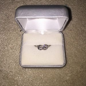 Infinite promise ring with white diamonds