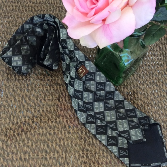 Fashion Tie - Picture 2 of 3