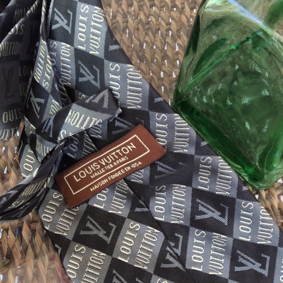 Fashion Tie - Picture 3 of 3