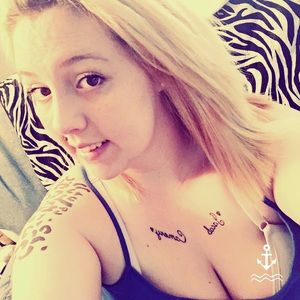 Meet your Posher, Casandra