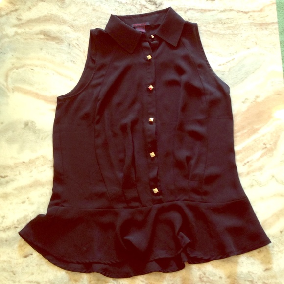 BOGO 🎯 Black button up peplum blouse