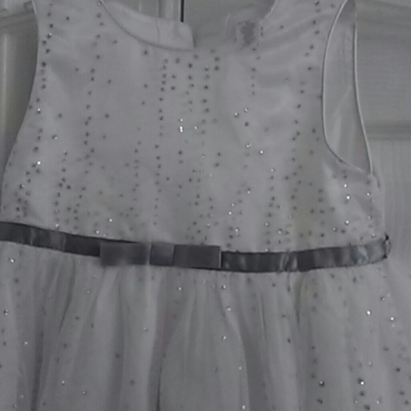 2 girl dresses - Picture 4 of 4