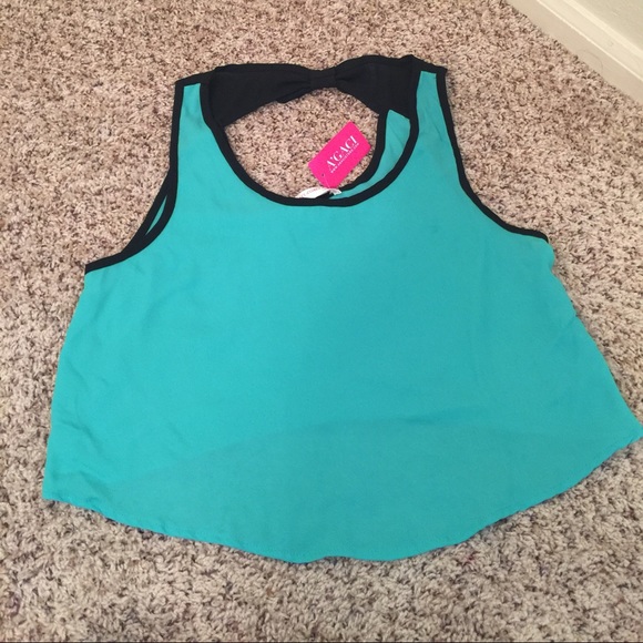 Teal green crop top - Picture 1 of 3