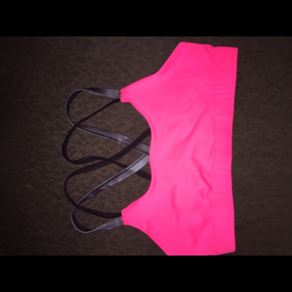 pink sports bra