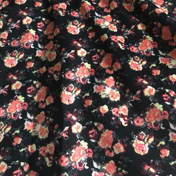 🌸Floral Print Skater Skirt🌸 - Picture 2 of 3