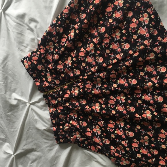 🌸Floral Print Skater Skirt🌸 - Picture 3 of 3