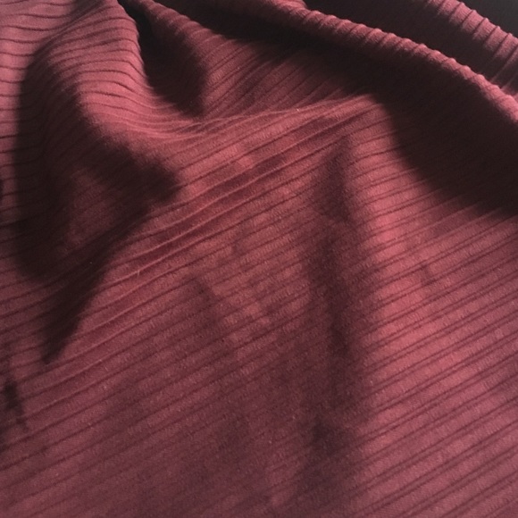 Maroon Pleated High Waisted Skirt - Picture 2 of 4