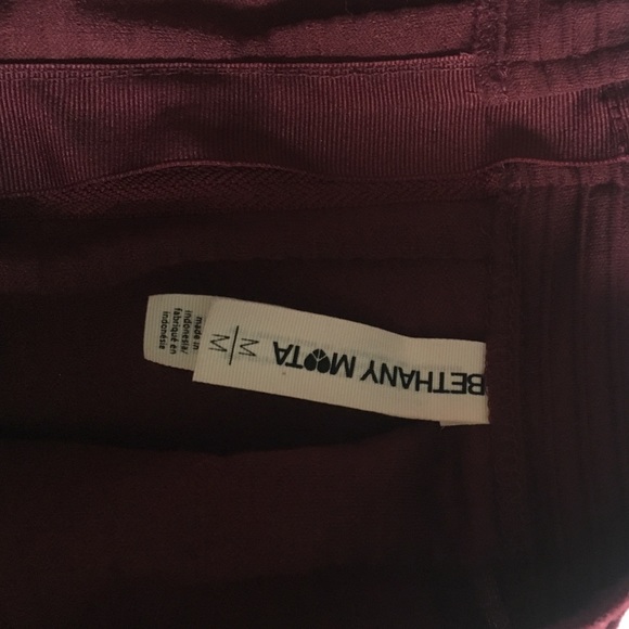 Maroon Pleated High Waisted Skirt - Picture 4 of 4