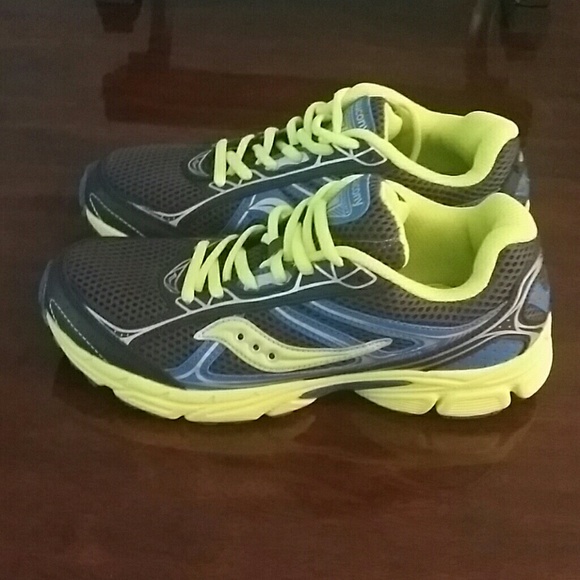 New Boy's Saucony - Size 5.5 Y