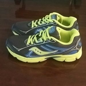 New Boy's Saucony - Size 5.5 Y