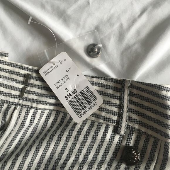 High Waisted white and grey striped shorts - Picture 3 of 4