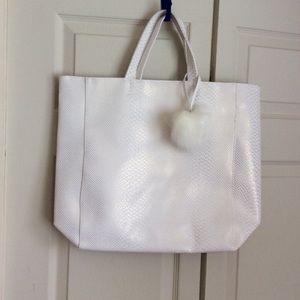 Saks Fifth Avenue Tote.  So fabulous!  Brand New!!