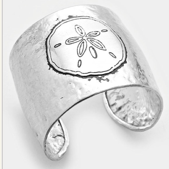 Sand dollar cuff