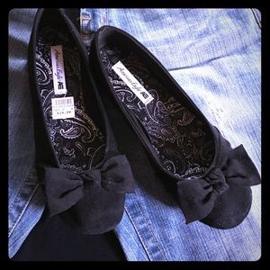 Black flats.  American Eagle size 8 W