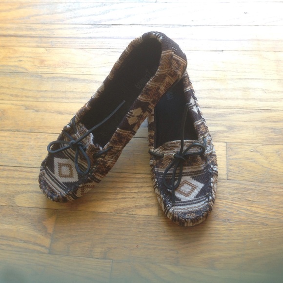 Aztec Patterned Minnetonkas