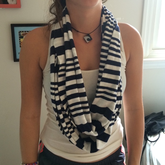 Infinity scarf - Picture 2 of 3