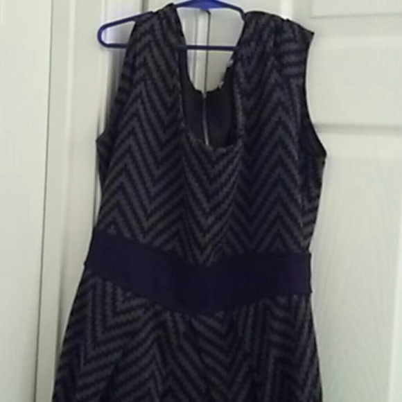 Ladies dress - Picture 2 of 2