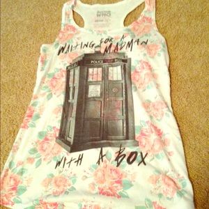 New tank top gently used