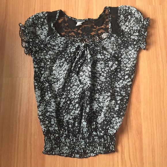 Wet Seal Women's top