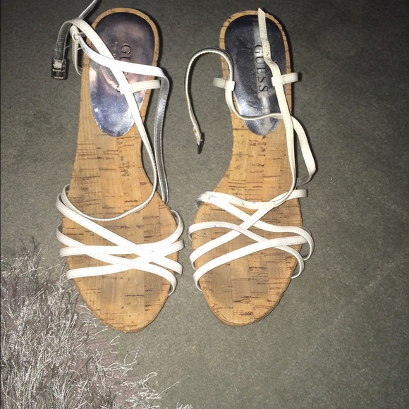 Guess pumps