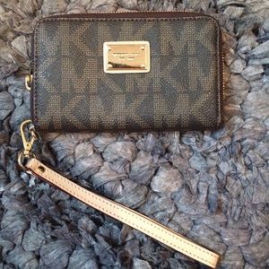 Michael Kors iPhone wallet/wristlet