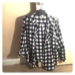 Black and white 1/4 sleeve flannel