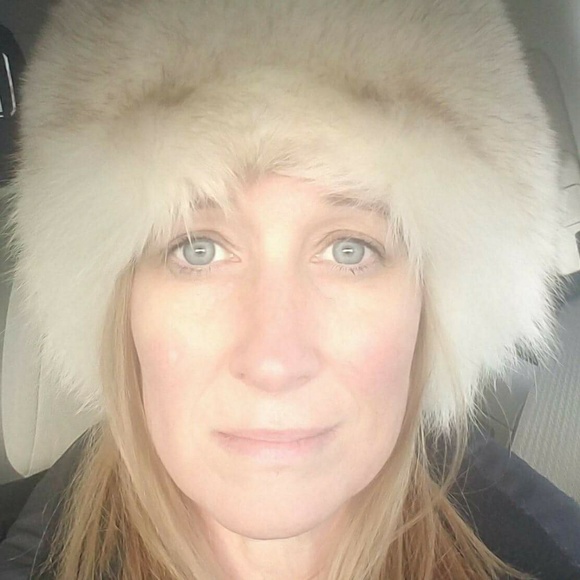 Meet your Posher, Holly - Picture 2 of 8