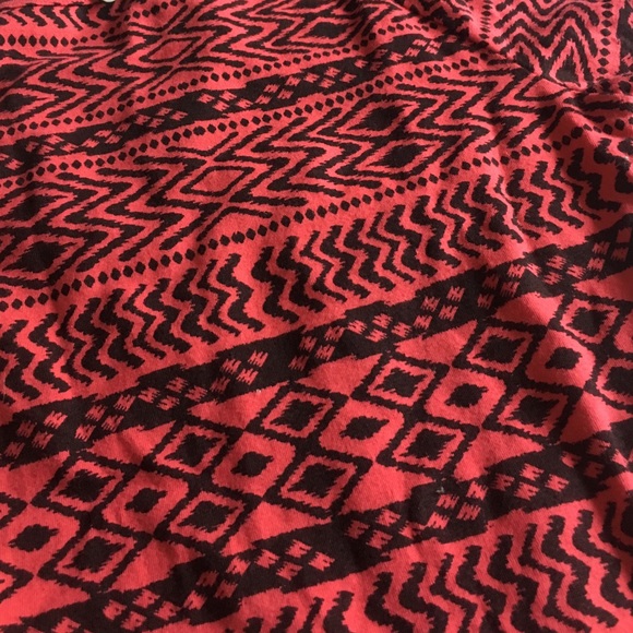 Pink and black crop top - Picture 2 of 2