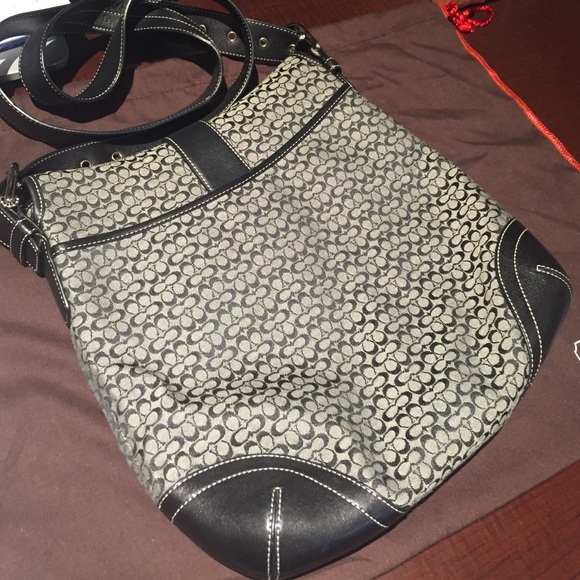 Coach Cross Body Signature Collection - Picture 2 of 3