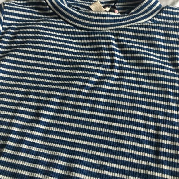 High neck crop top! - Picture 3 of 3