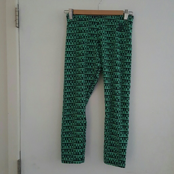 Nike Pants - Nike Crops Size Small