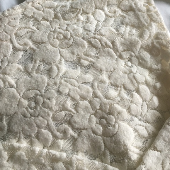 Lace crop top - Picture 2 of 3