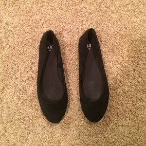 H &M black flats