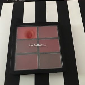 New authentic Mac red palette (Limited edition)