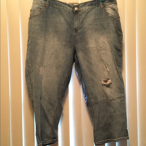 Size 28 distressed capris
