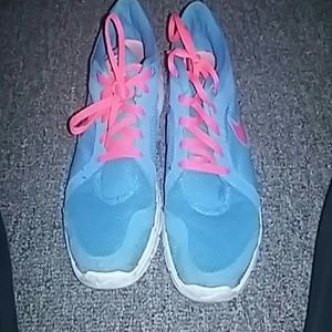 Nike tennis shoes