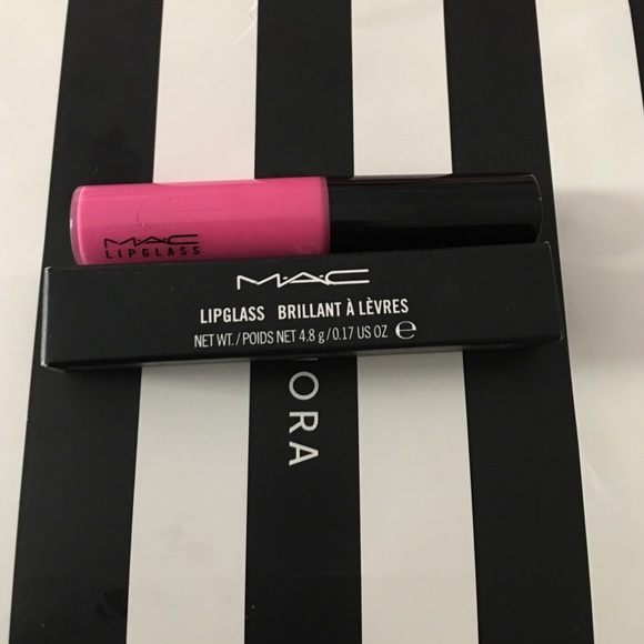 New authentic Mac lipgloss limited edition (Silly)