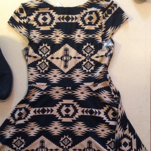 Black & Tan Aztec Dress - Picture 3 of 4