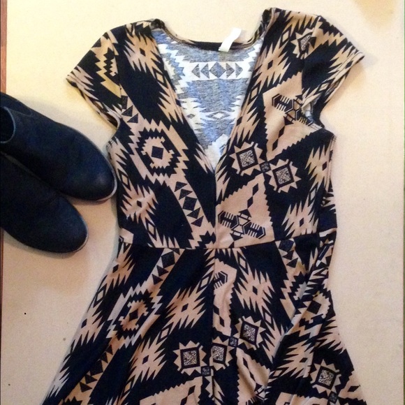 Black & Tan Aztec Dress - Picture 4 of 4
