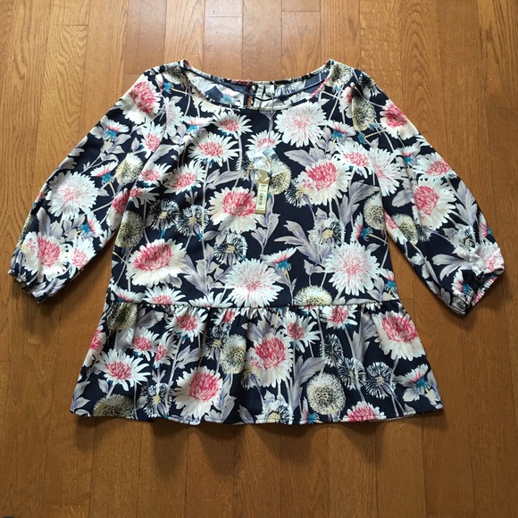 NWT Lauren Conrad 3/4 sleeve pleated hem top - Picture 2 of 4