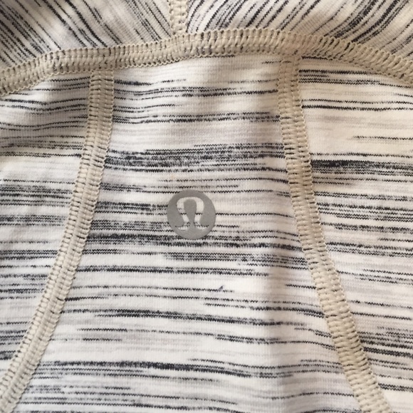 Lululemon hustle your bustle jacket, size 4 grey - Picture 3 of 4
