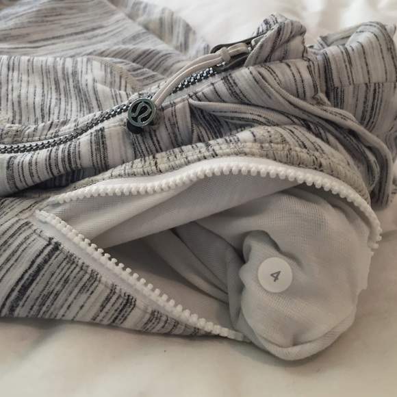 Lululemon hustle your bustle jacket, size 4 grey - Picture 4 of 4