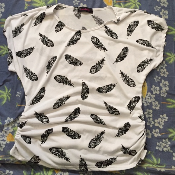 Cute tribal feather top!