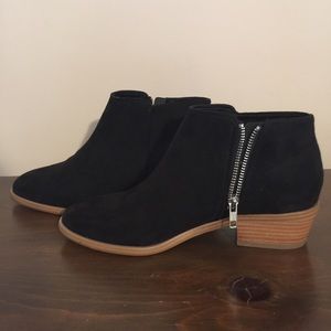 H&M black velvet booties or ankle boot with zipper