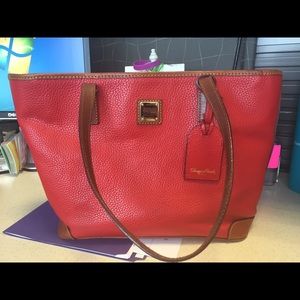 Red Dooney & Bourke purse, good used condition ❤️