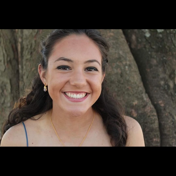 Meet your Posher, Caroline - Picture 1 of 1