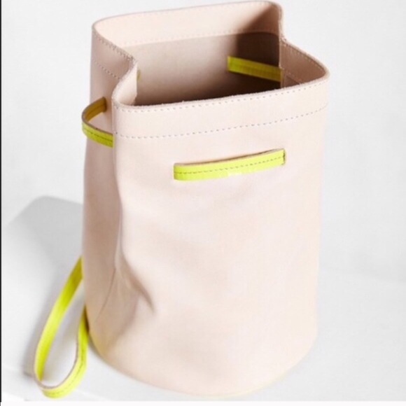 ❗️SOLD Urban Outfitters Leather Bucket Bag! - Picture 3 of 3