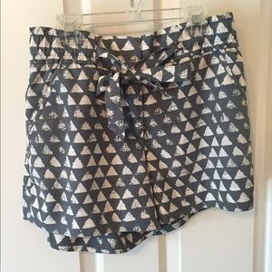 Ann Taylor LOFT - Shorts with side pockets Size 2