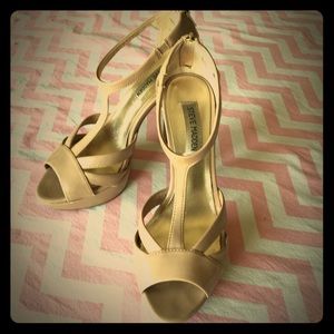 Steve Madden nude t-strap heel 💕weekend sale💕
