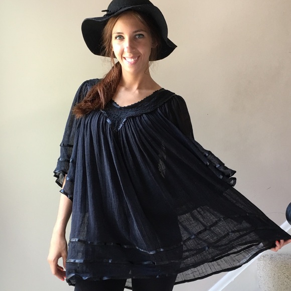 Bohemian Bell Sleeve Lace Blouse - Picture 3 of 3